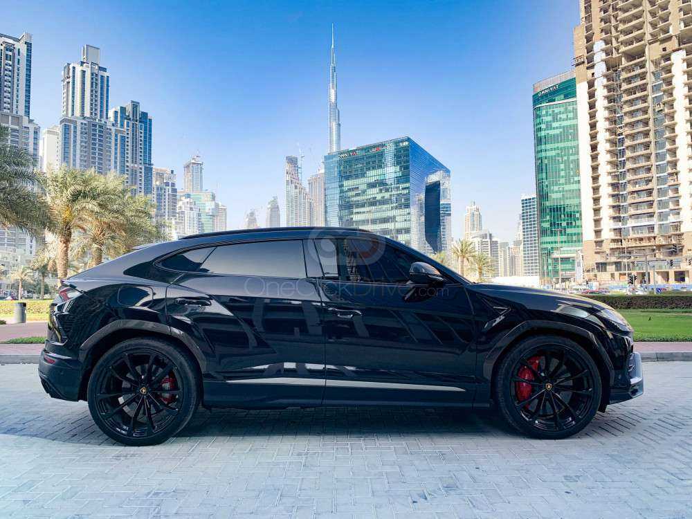 RENT LAMBORGHINI URUS 2022 IN DUBAI-pic_1