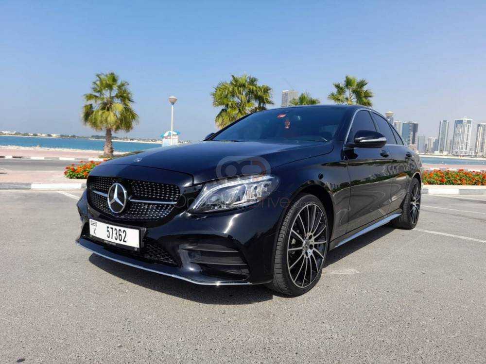 Rent Mercedes Benz C300 2018 in Dubai - Luxury Sedan-pic_1