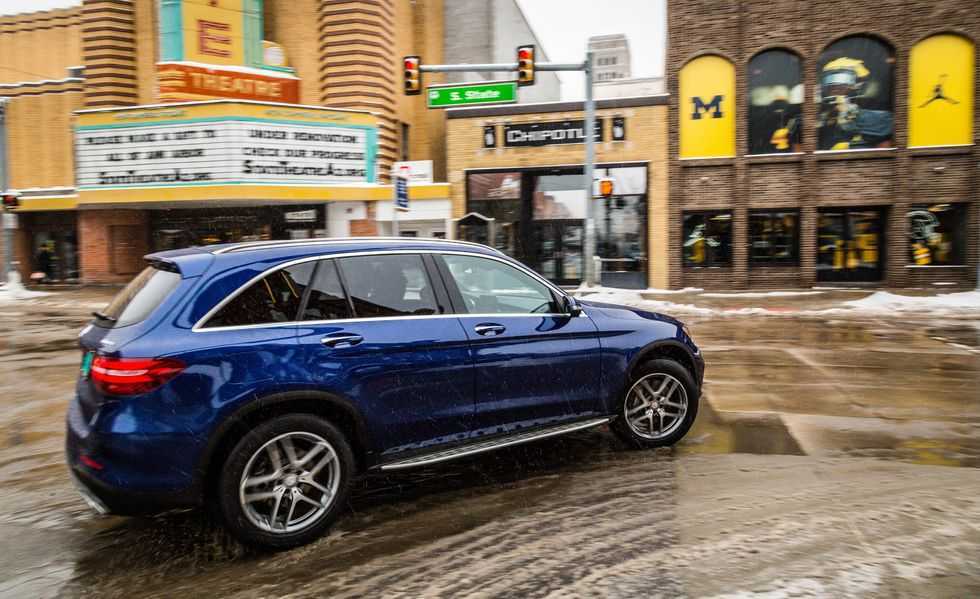 Rent Mercedes GLC 350E HYBRID-pic_4